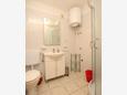 Valun, Bathroom in the studio-apartment, (pet friendly) and WiFi.