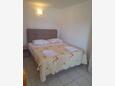 Valun, Bedroom in the studio-apartment, (pet friendly) and WiFi.