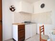 Valun, Cocina in the studio-apartment, (pet friendly) y WiFi.