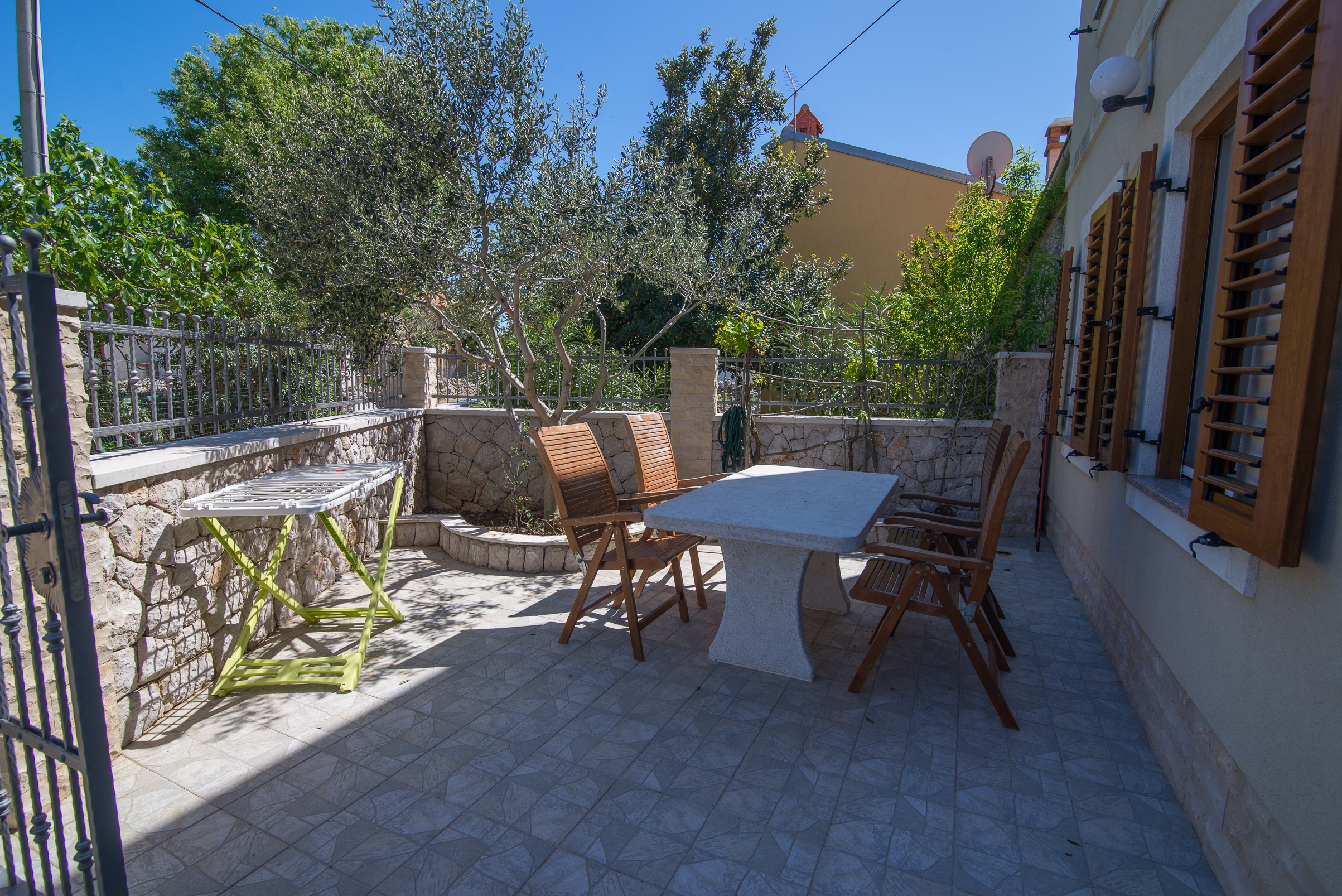 Two bedroom apartment with terrace Punta križa, Cres  A-a