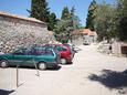 Beli, Cres, Parking lot 8094 - Apartments with pebble beach.