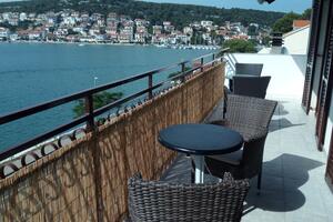 Apartments by the sea Tisno, Murter - 810