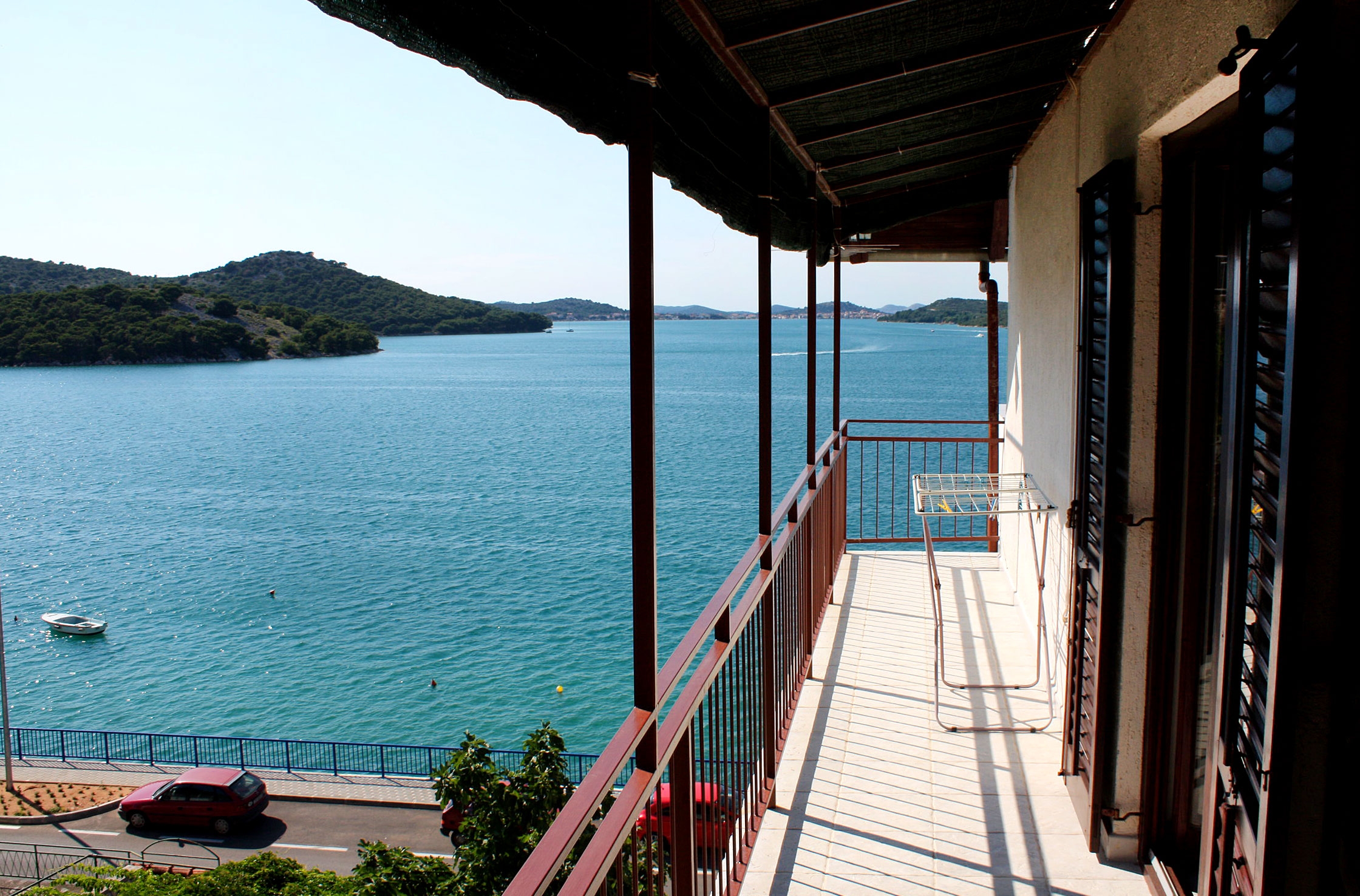 Two bedroom apartment near beach Tisno, Murter  A-a