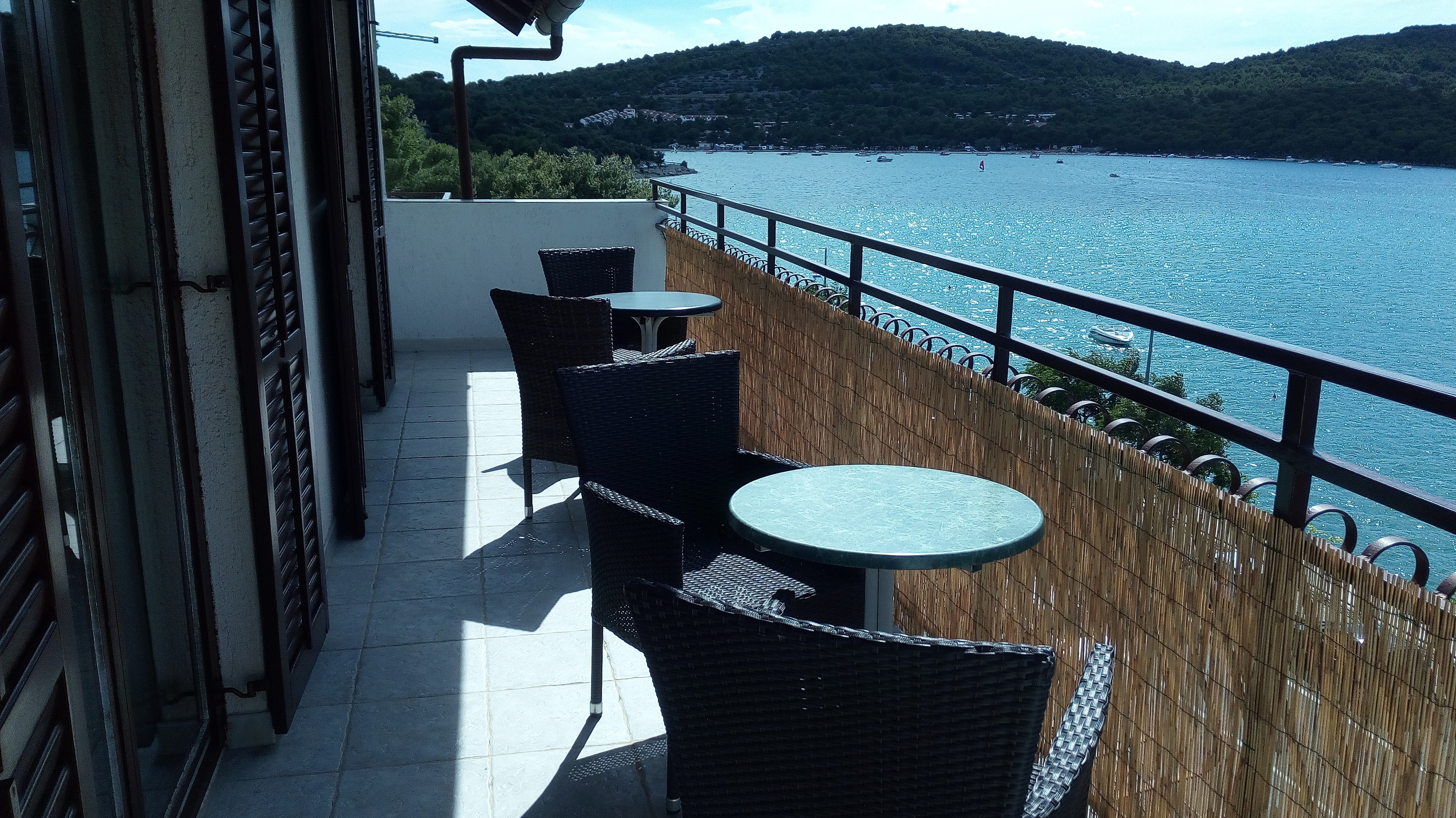 Two bedroom apartment near beach Tisno, Murter  A-a
