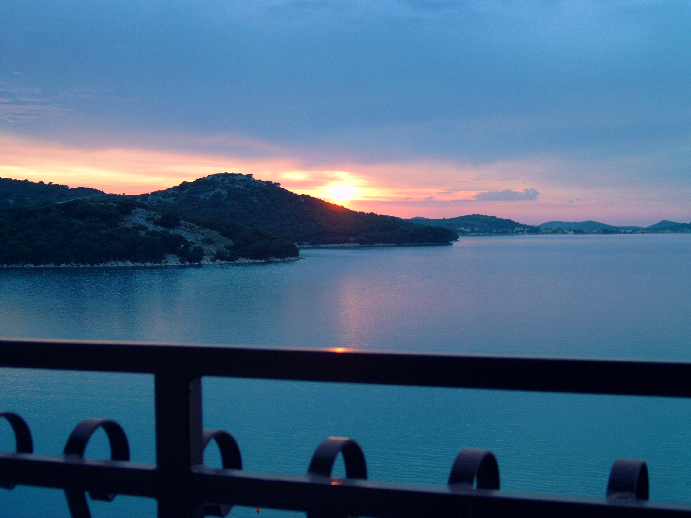 Two bedroom apartment near beach Tisno, Murter  A-a