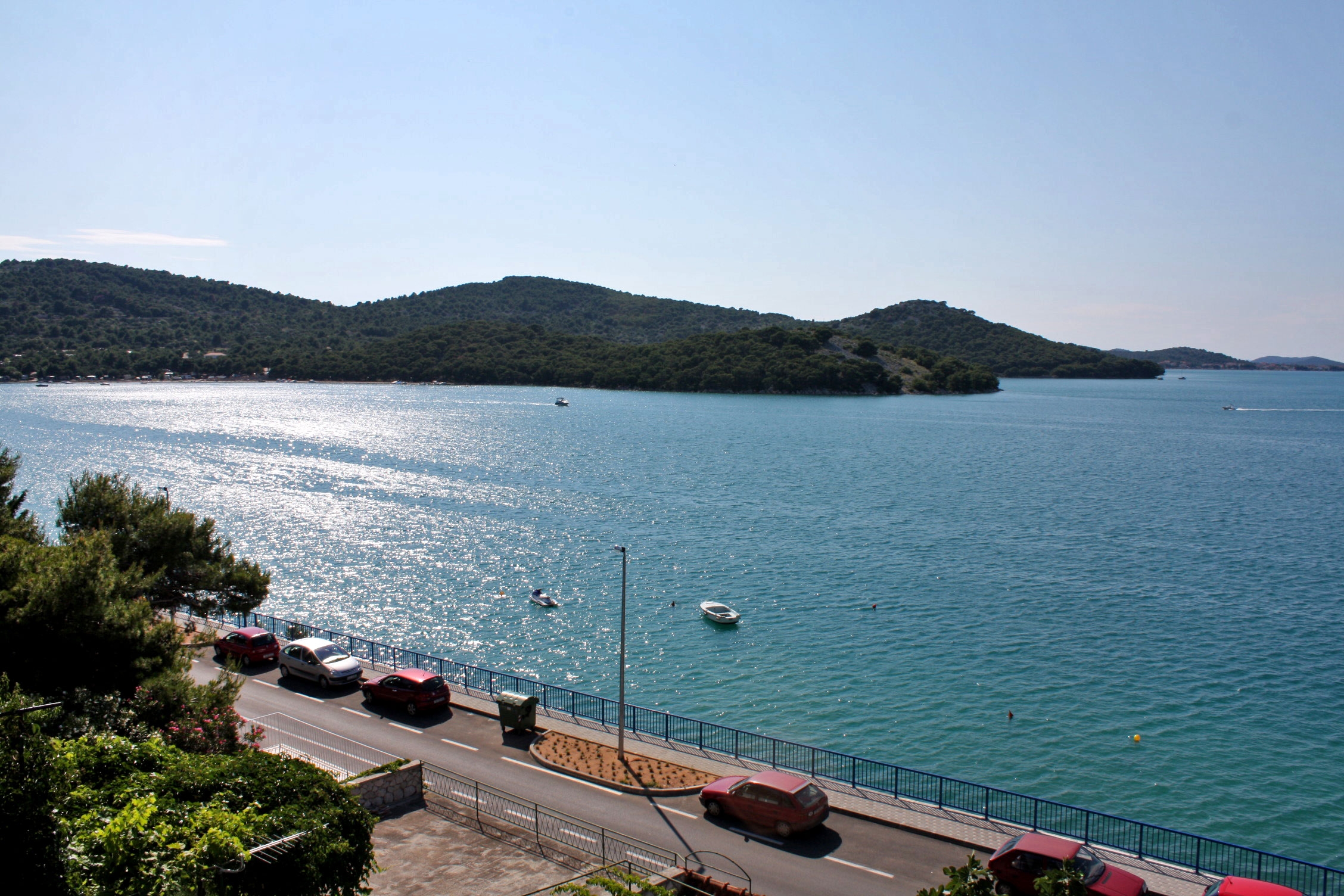 Two bedroom apartment near beach Tisno, Murter  A-a