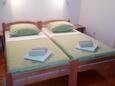 Ložnice 1 Tisno, Ložnice 1 v ubytování typu apartment, domácí mazlíčci povoleni a WiFi.