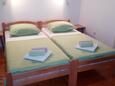 Tisno, Dormitorio 1 in the apartment, (pet friendly) y WiFi.