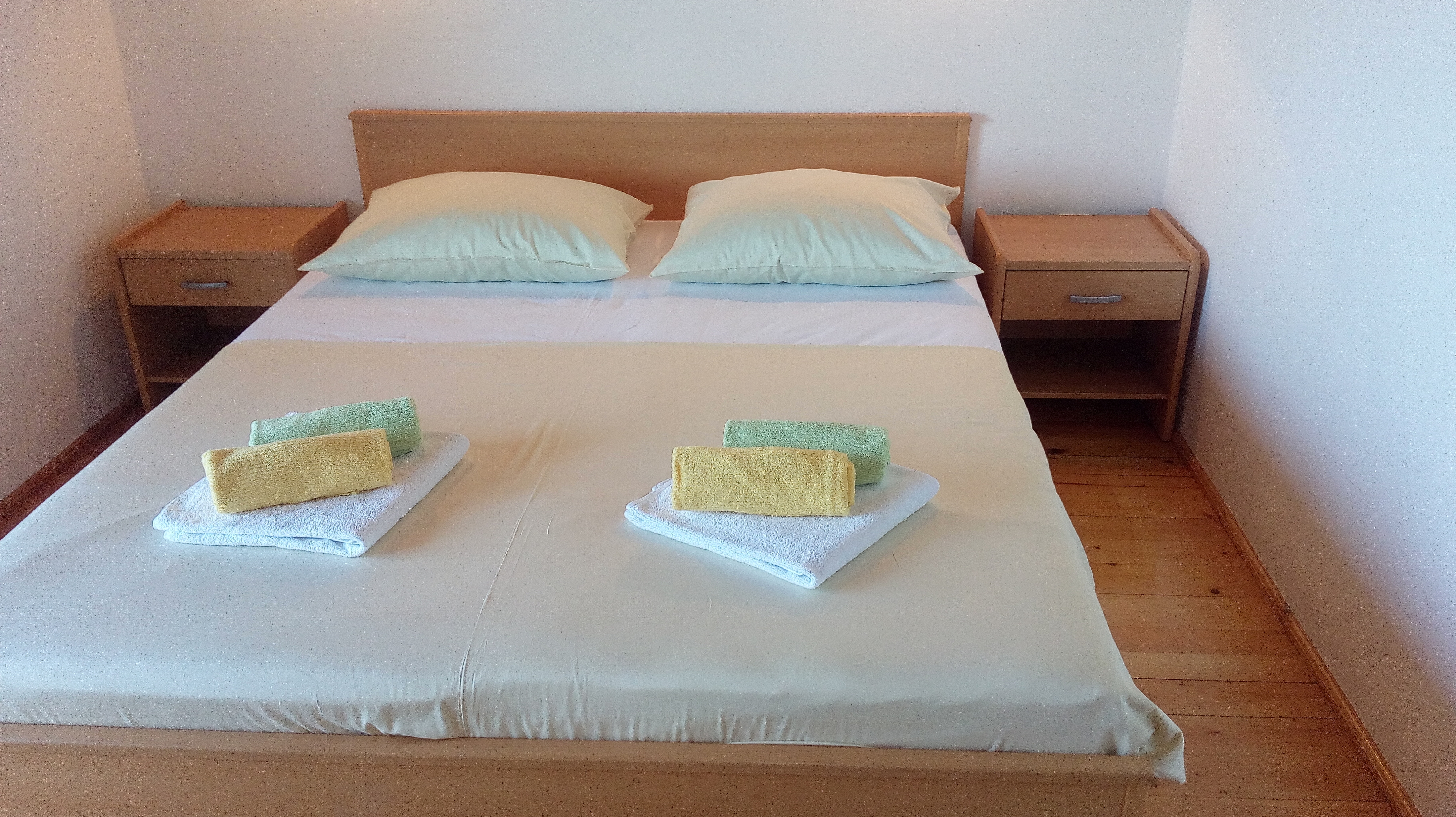 Two bedroom apartment near beach Tisno, Murter  A-a