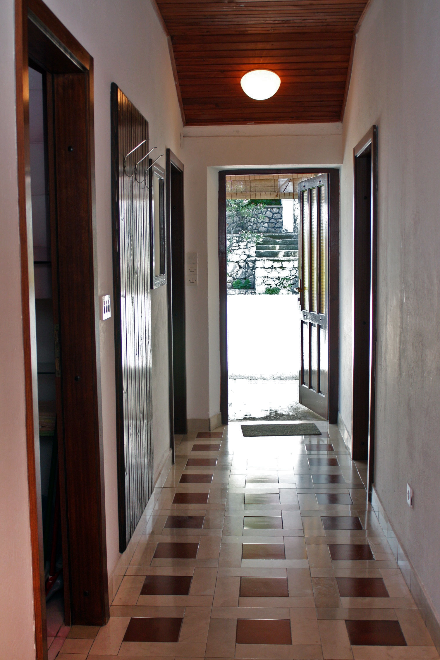 Two bedroom apartment near beach Tisno, Murter  A-a
