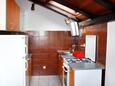 Tisno, Kitchen in the apartment, (pet friendly) and WiFi.