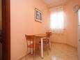 Božava, Dining room in the apartment, (pet friendly) and WiFi.