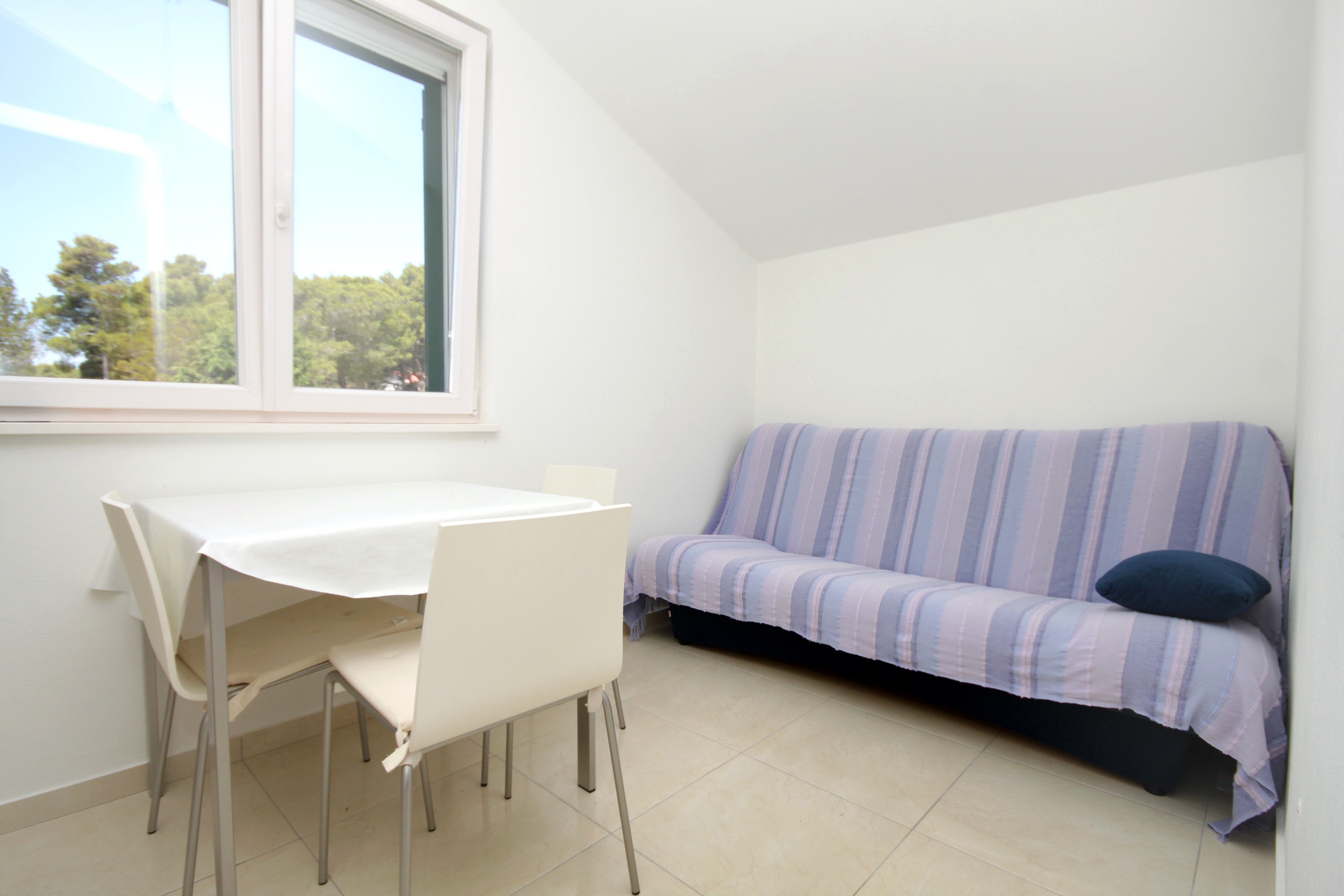 One bedroom apartment near beach Verunić, Dugi otok  A-c