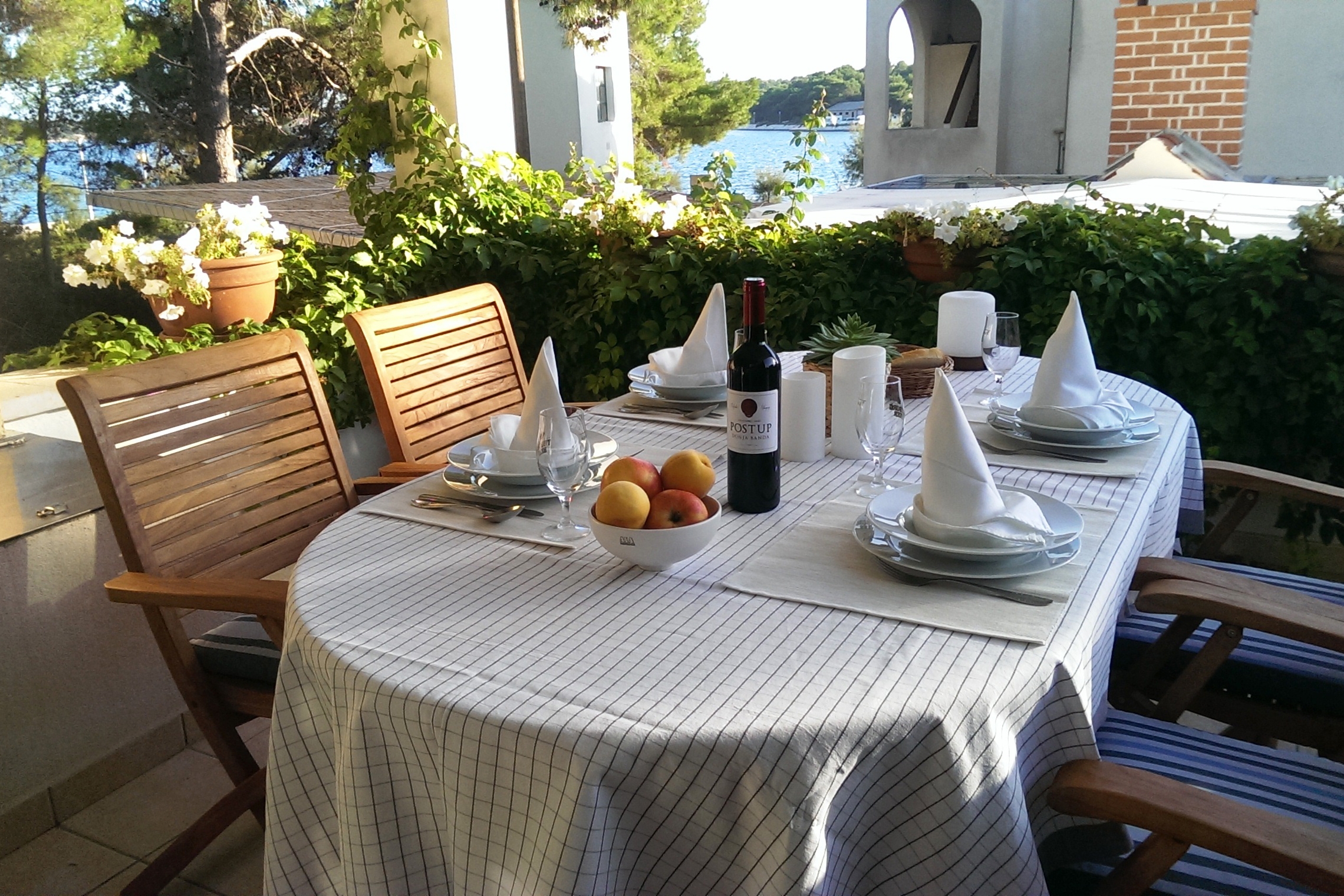 One bedroom apartment near beach Verunić, Dugi otok  A-d