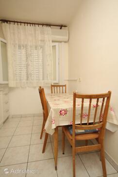 Dining room Verunić, Dining room in the apartment, dopusteni kucni ljubimci i WIFI.