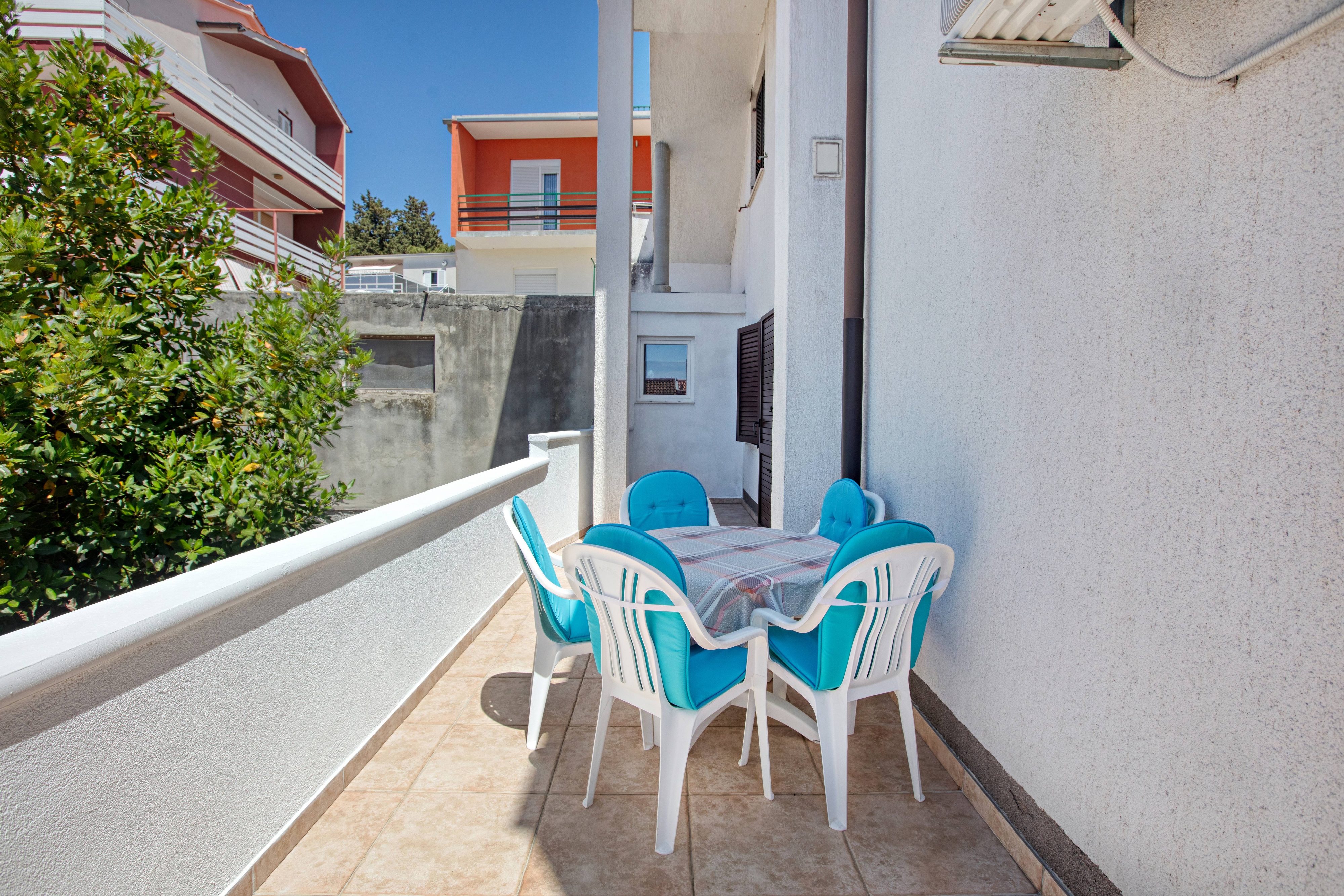 Three bedroom apartment with terrace and sea view Tisno, Murter  A-a