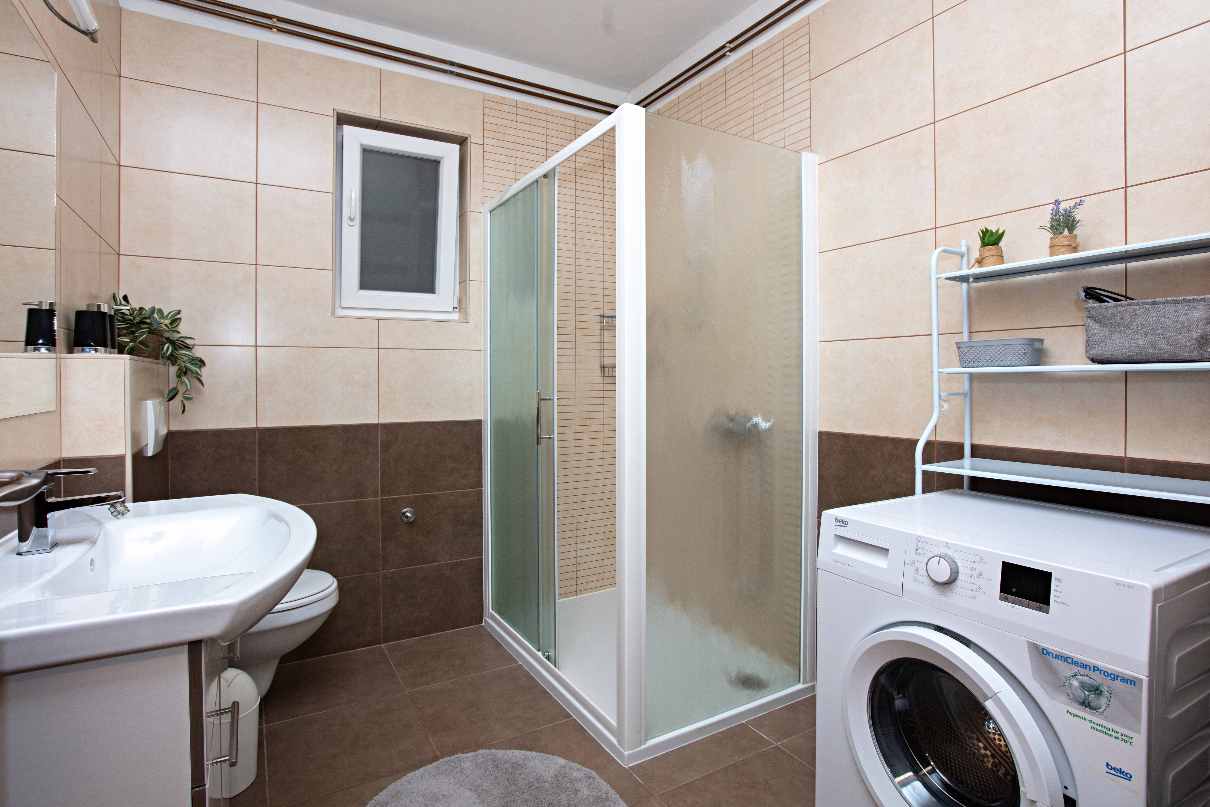 Three bedroom apartment with terrace and sea view Tisno, Murter  A-a