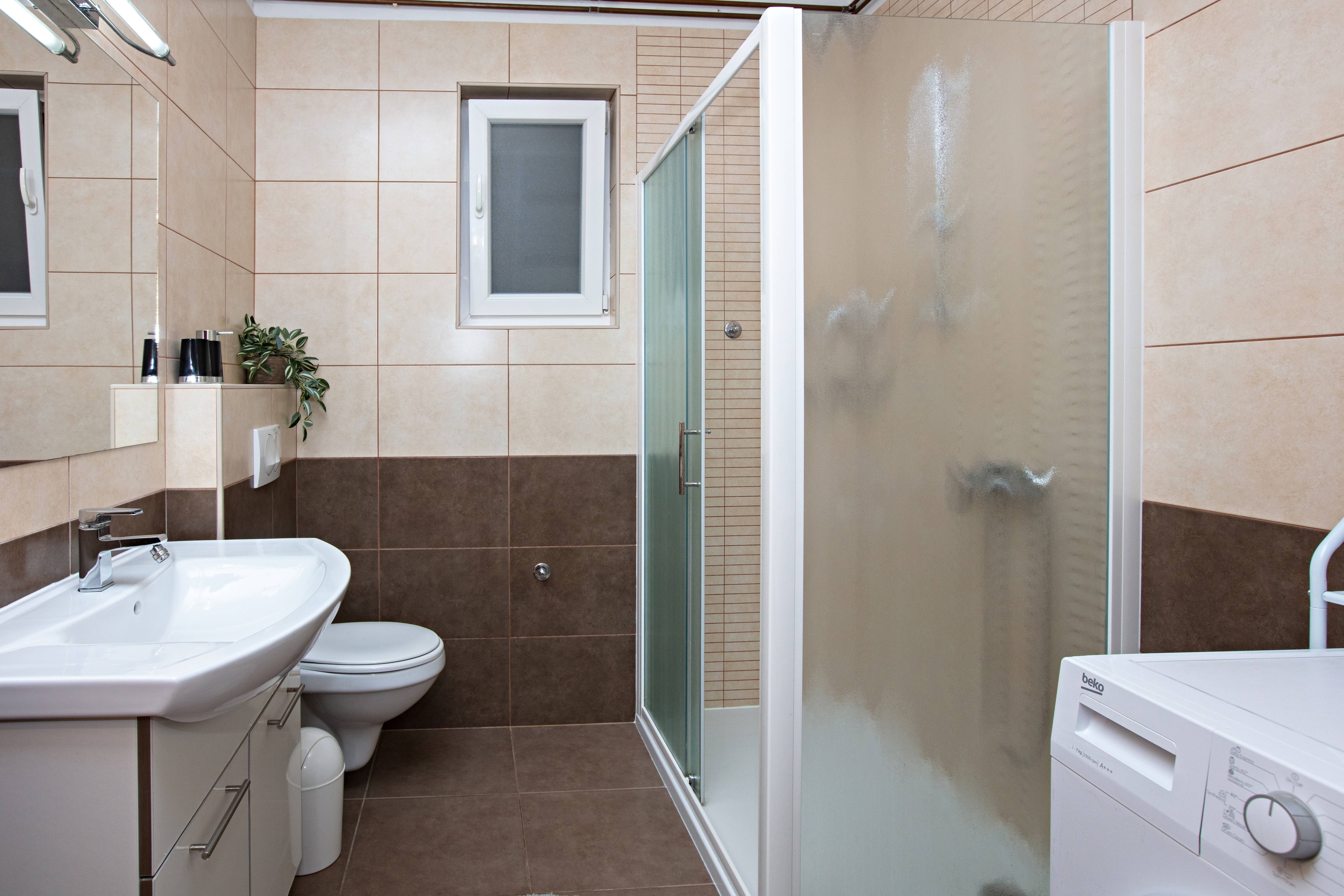 Three bedroom apartment with terrace and sea view Tisno, Murter  A-a