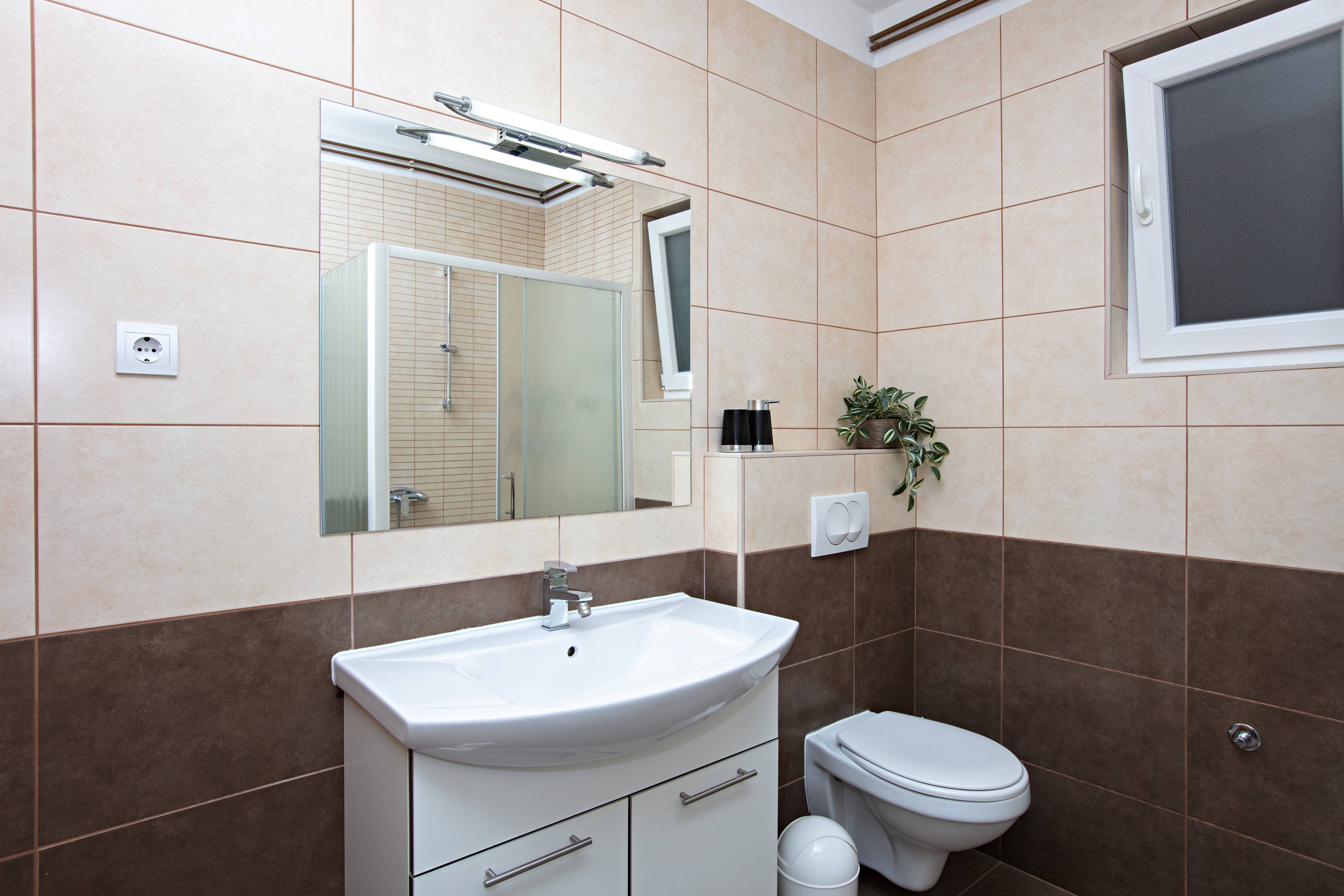 Three bedroom apartment with terrace and sea view Tisno, Murter  A-a