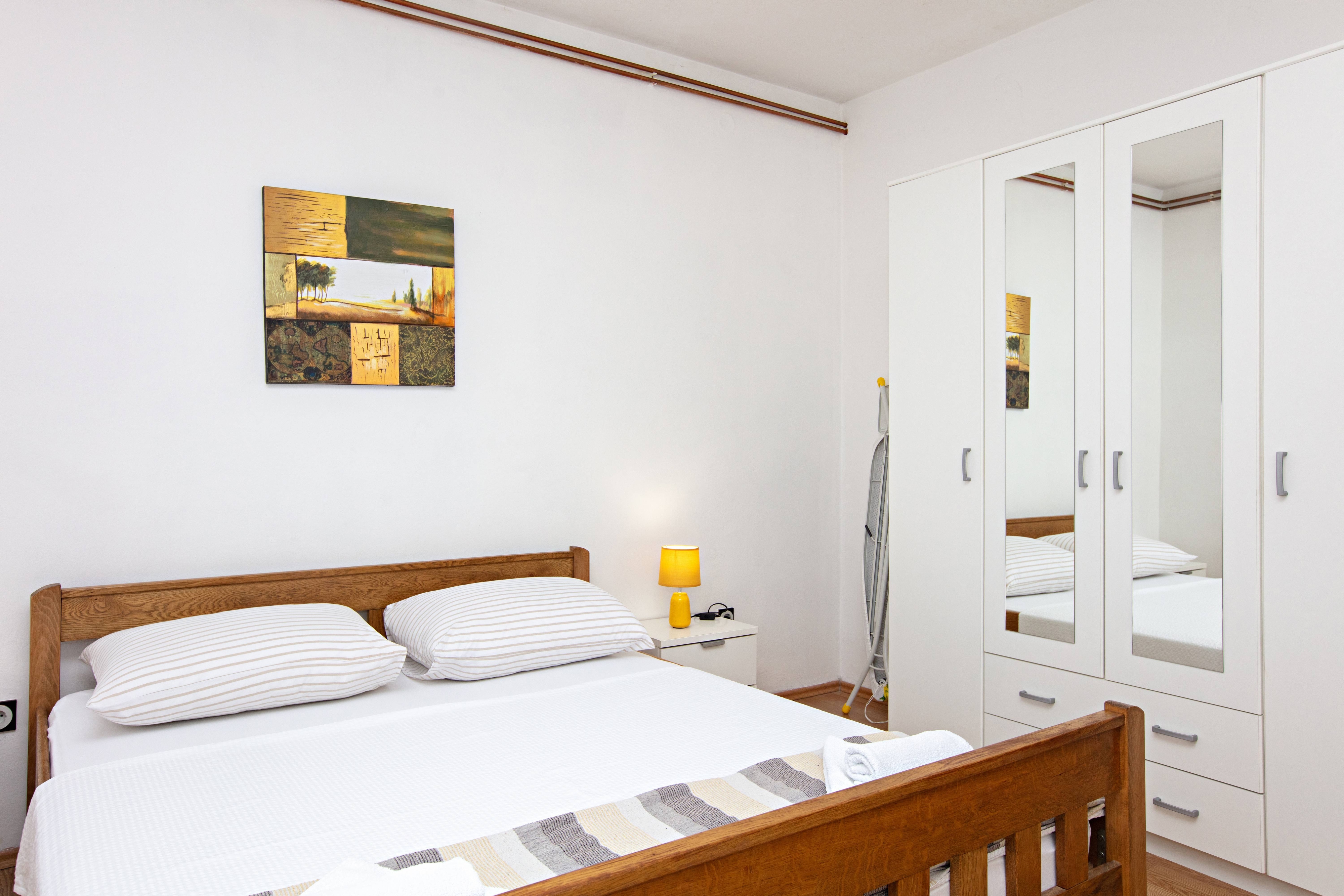 Three bedroom apartment with terrace and sea view Tisno, Murter  A-a
