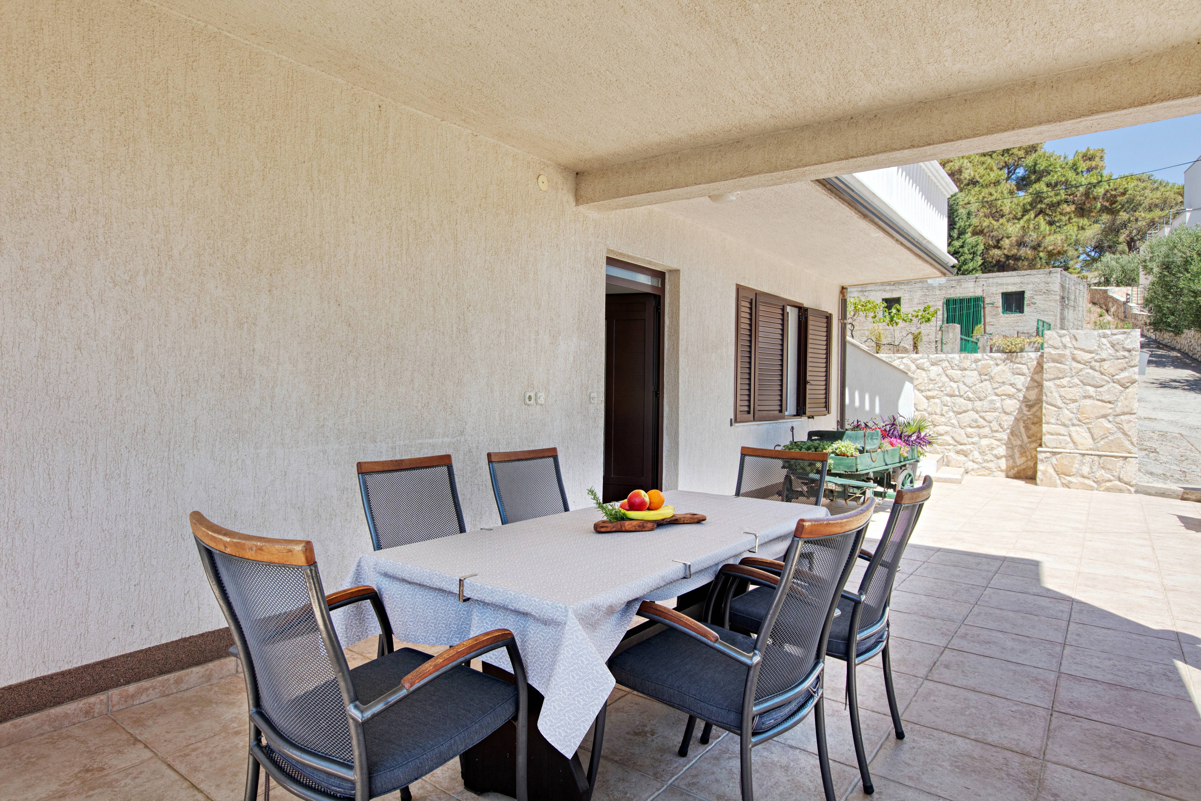 Three bedroom apartment with terrace and sea view Tisno, Murter  A-a