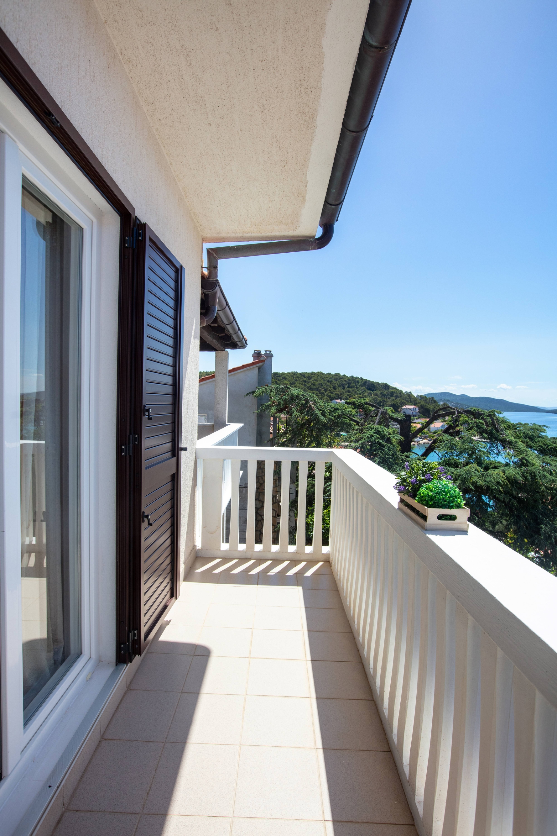 One bedroom apartment with terrace and sea view Tisno, Murter  A-b