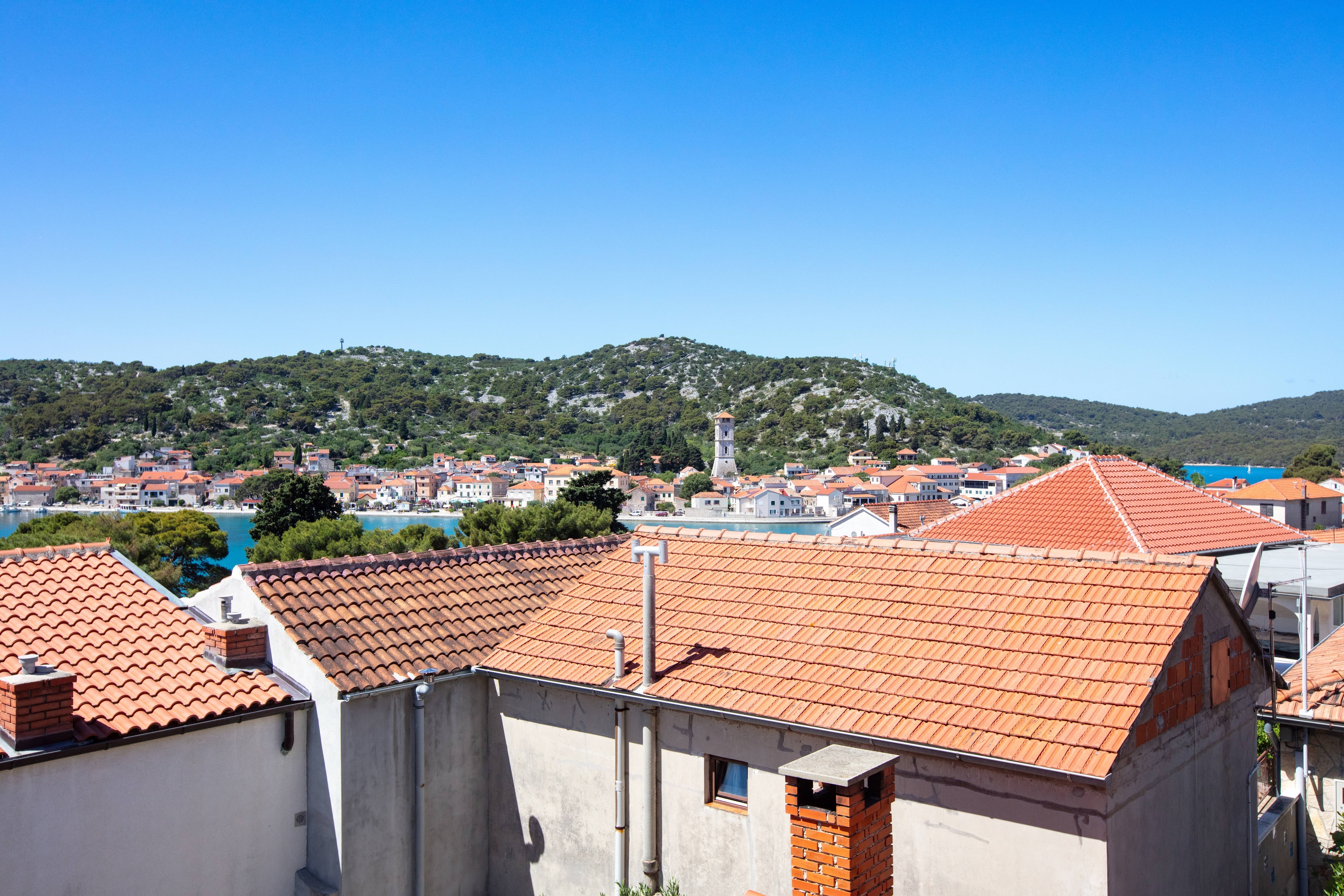 One bedroom apartment with terrace and sea view Tisno, Murter  A-b