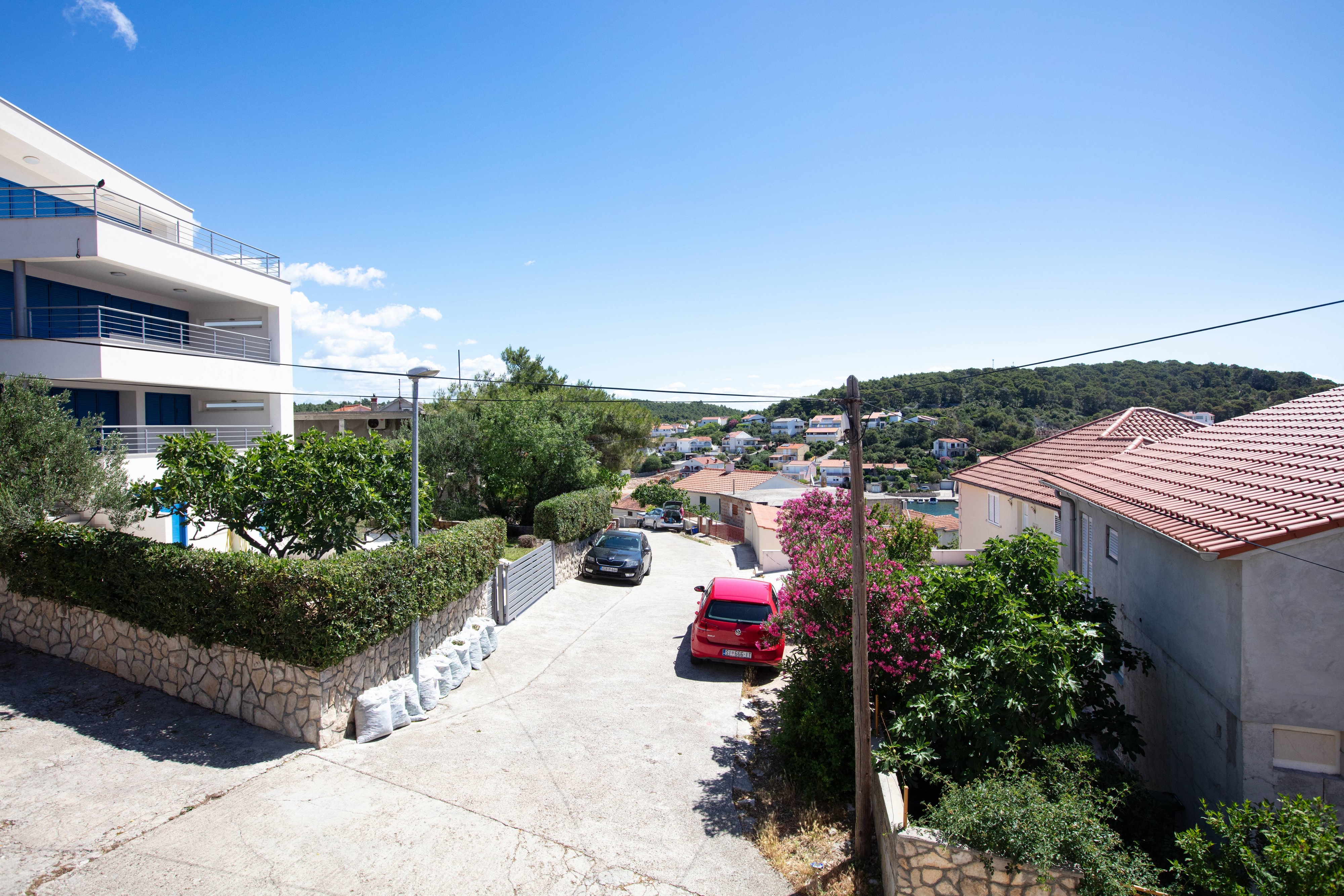 One bedroom apartment with terrace and sea view Tisno, Murter  A-b