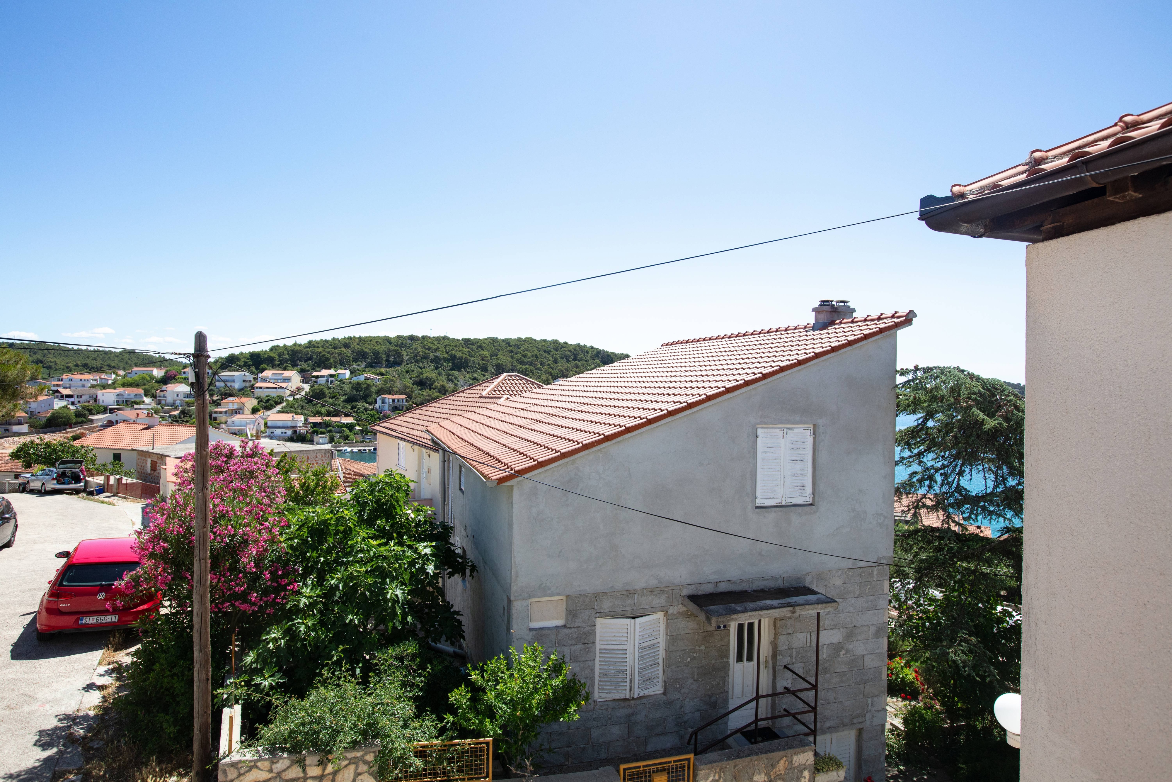 One bedroom apartment with terrace and sea view Tisno, Murter  A-b