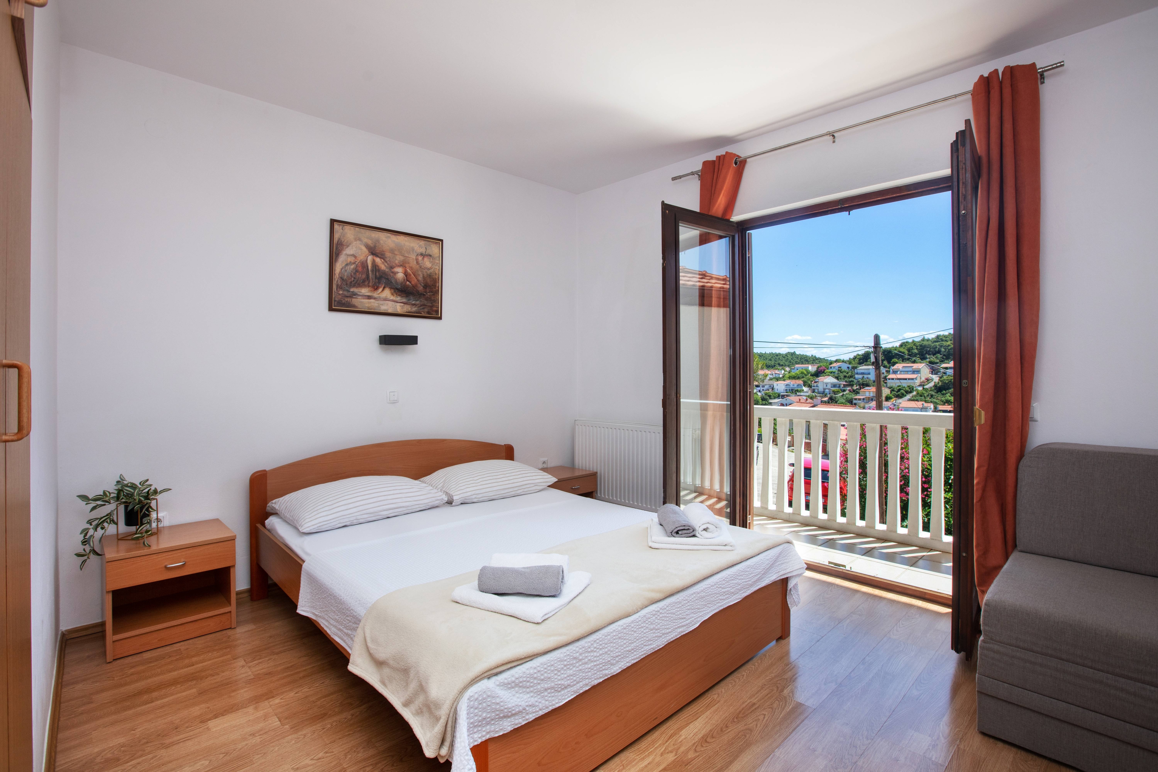 One bedroom apartment with terrace and sea view Tisno, Murter  A-b