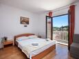 Tisno, Bedroom in the apartment, (pet friendly) and WiFi.