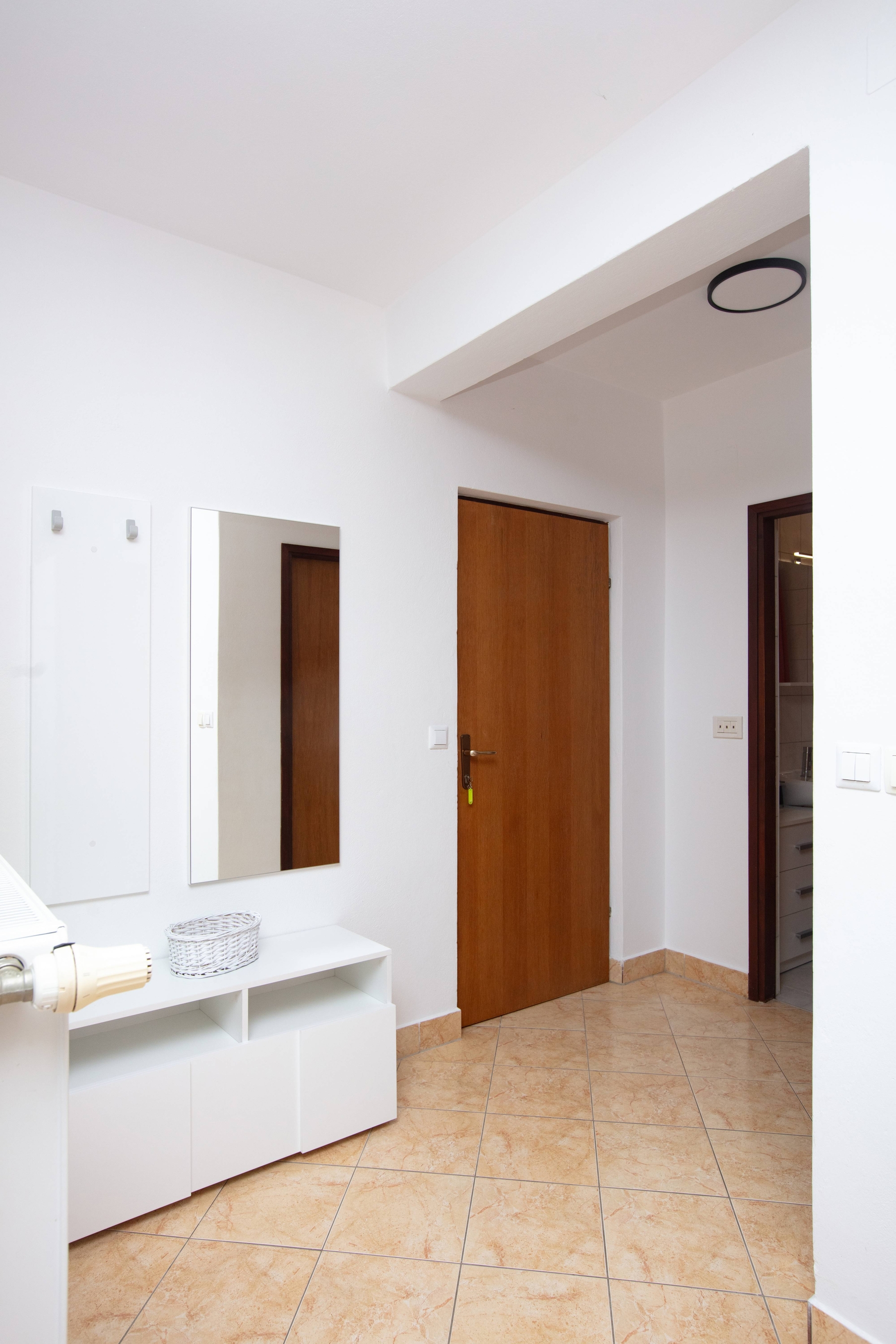 One bedroom apartment with terrace and sea view Tisno, Murter  A-b