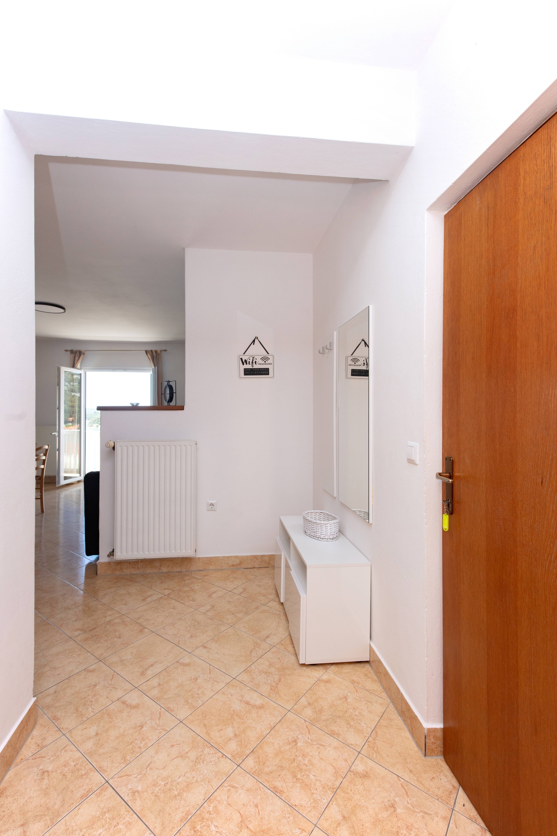 One bedroom apartment with terrace and sea view Tisno, Murter  A-b