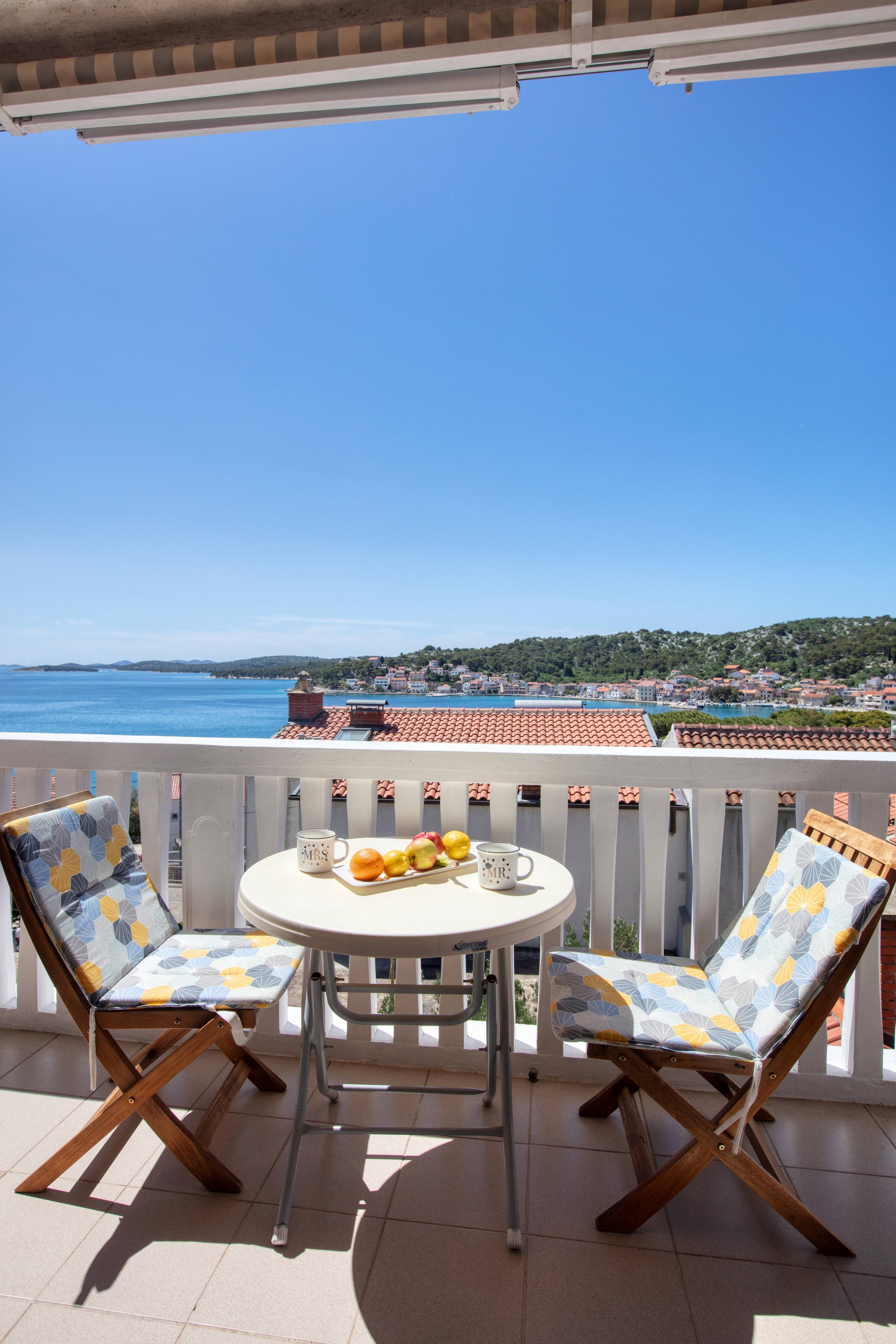 One bedroom apartment with balcony and sea view Tisno, Murter  A-c