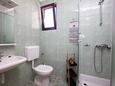 Tisno, Bathroom in the apartment, (pet friendly) and WiFi.