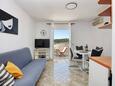 Tisno, Living room in the apartment, (pet friendly) and WiFi.