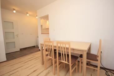 Sali, Eetkamer in the studio-apartment, (pet friendly) en WiFi.