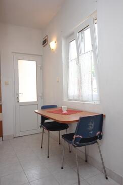 Sali, Eetkamer in the studio-apartment, air condition available, (pet friendly) en WiFi.