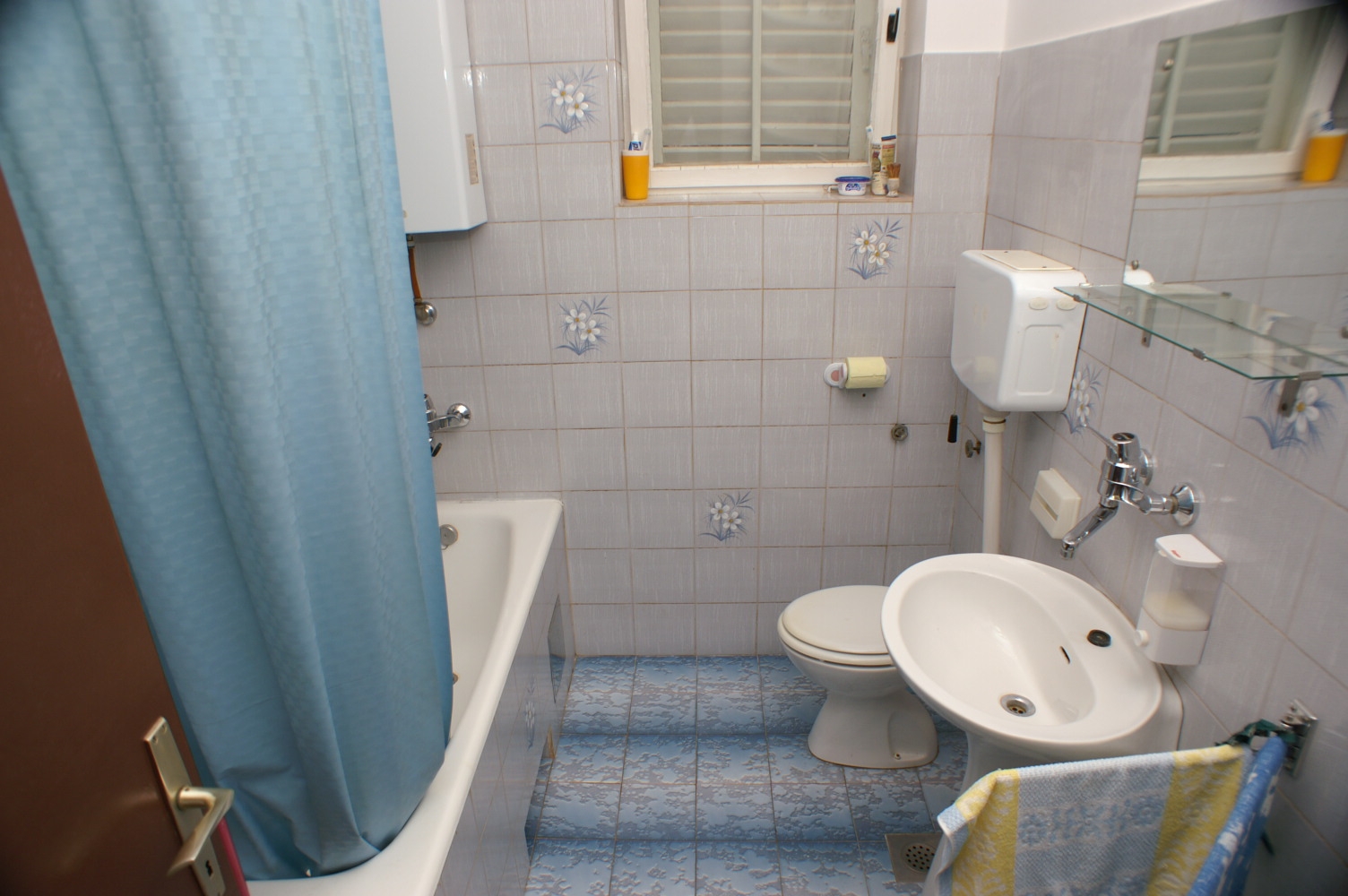 Three bedroom apartment with terrace and sea view Tisno, Murter  A-a