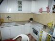 Kuchyně Tisno, Kuchyně v ubytování typu apartment, domácí mazlíčci povoleni a WiFi.