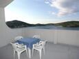 Tisno, Terrace in the apartment, with a sea view, (pet friendly) and WiFi.