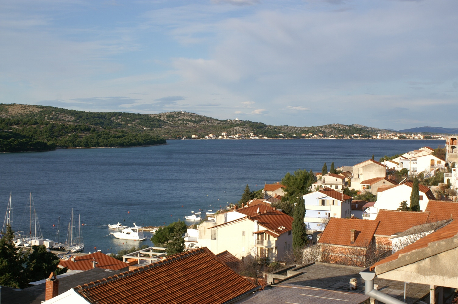 One bedroom apartment with terrace and sea view Tisno, Murter  A-c