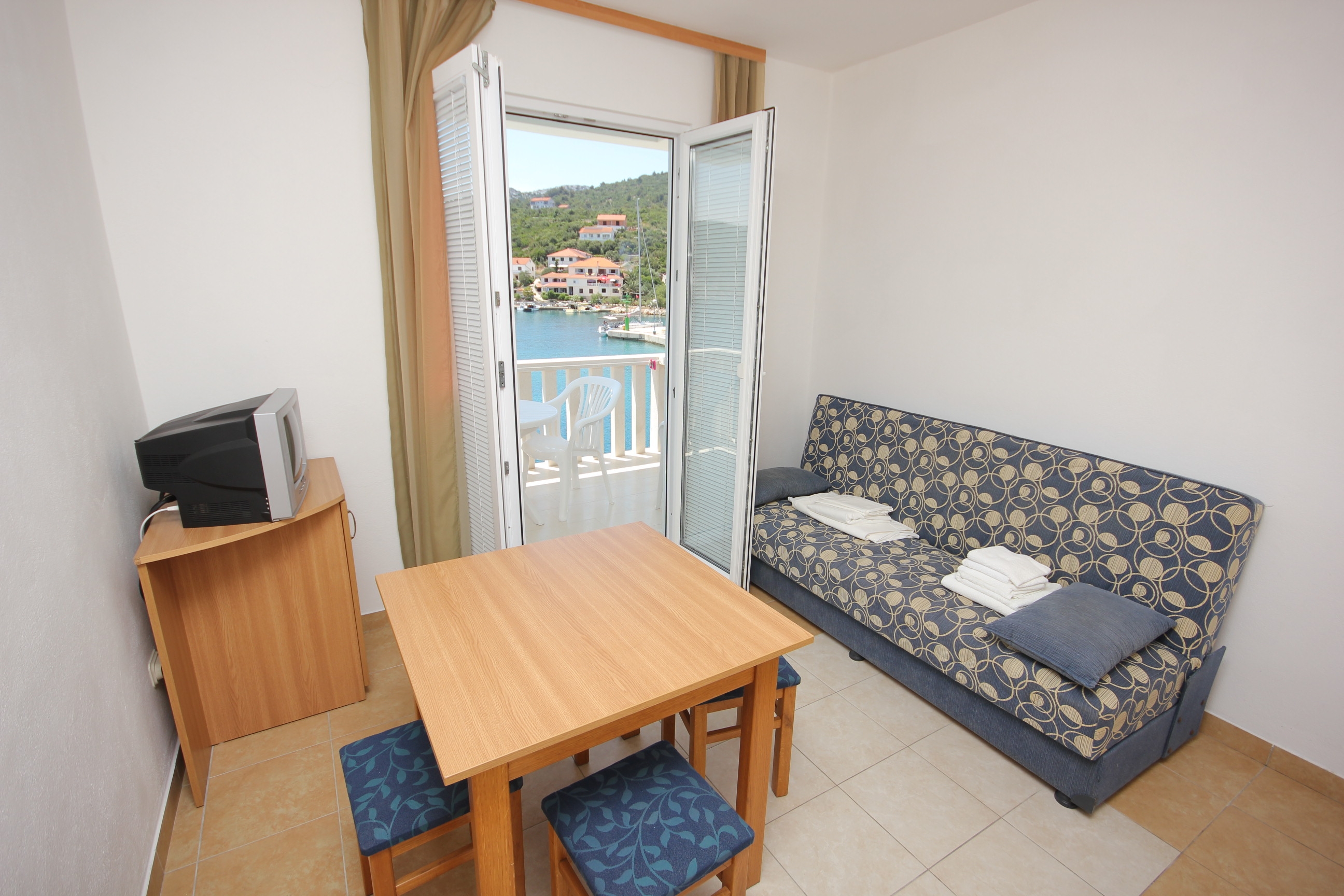 One bedroom apartment near beach Zaglav, Dugi otok (A-8144-c) One bedroom apartment near beach Zaglav, Dugi otok (A-8144-c)