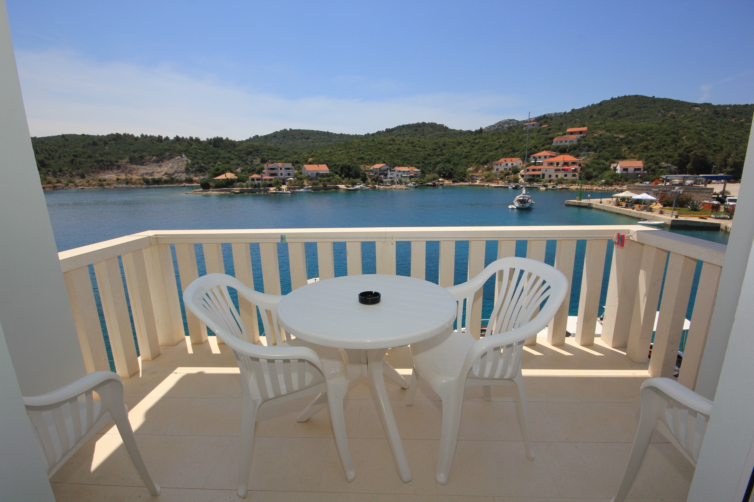 One bedroom apartment near beach Zaglav, Dugi otok (A-8144-c)