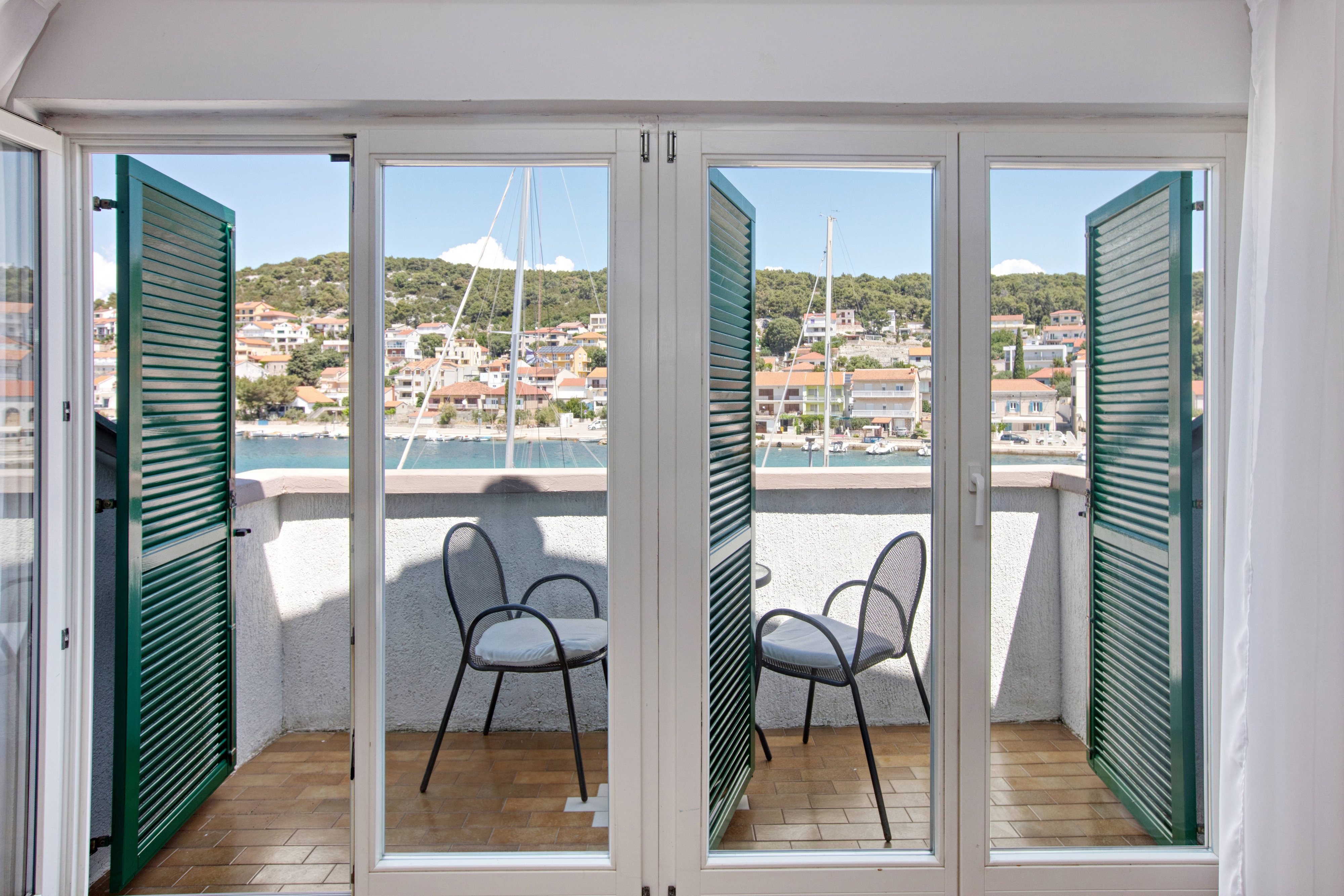 One bedroom apartment with balcony and sea view Tisno, Murter (A-815-a) One bedroom apartment with balcony and sea view Tisno, Murter (A-815-a)