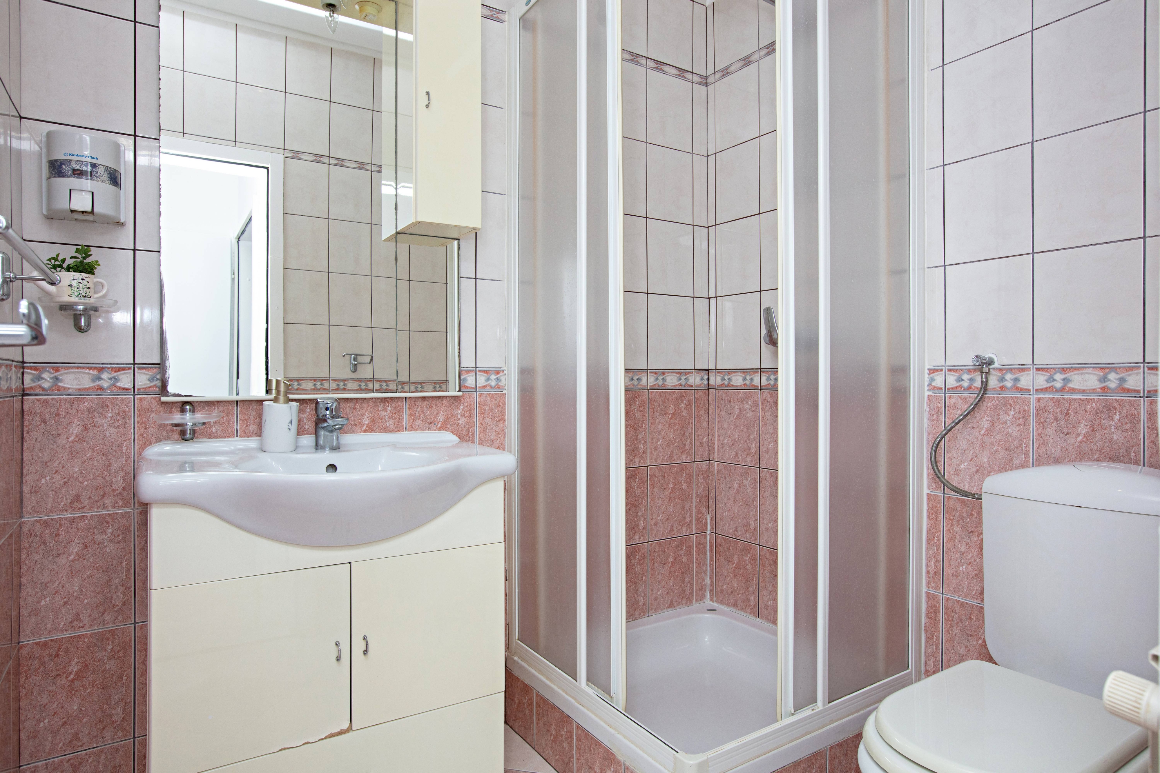 One bedroom apartment with balcony and sea view Tisno, Murter  A-a