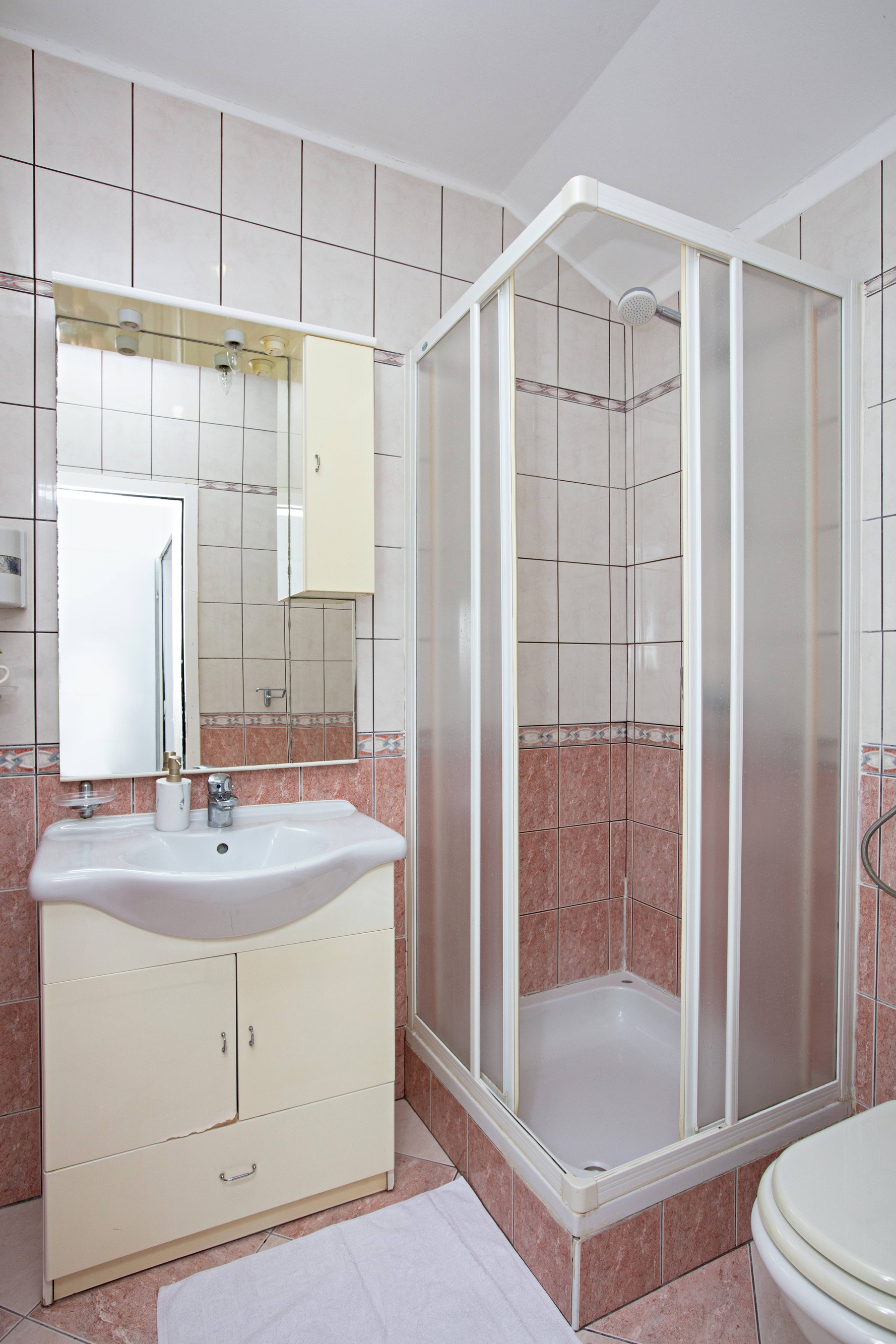 One bedroom apartment with balcony and sea view Tisno, Murter  A-a