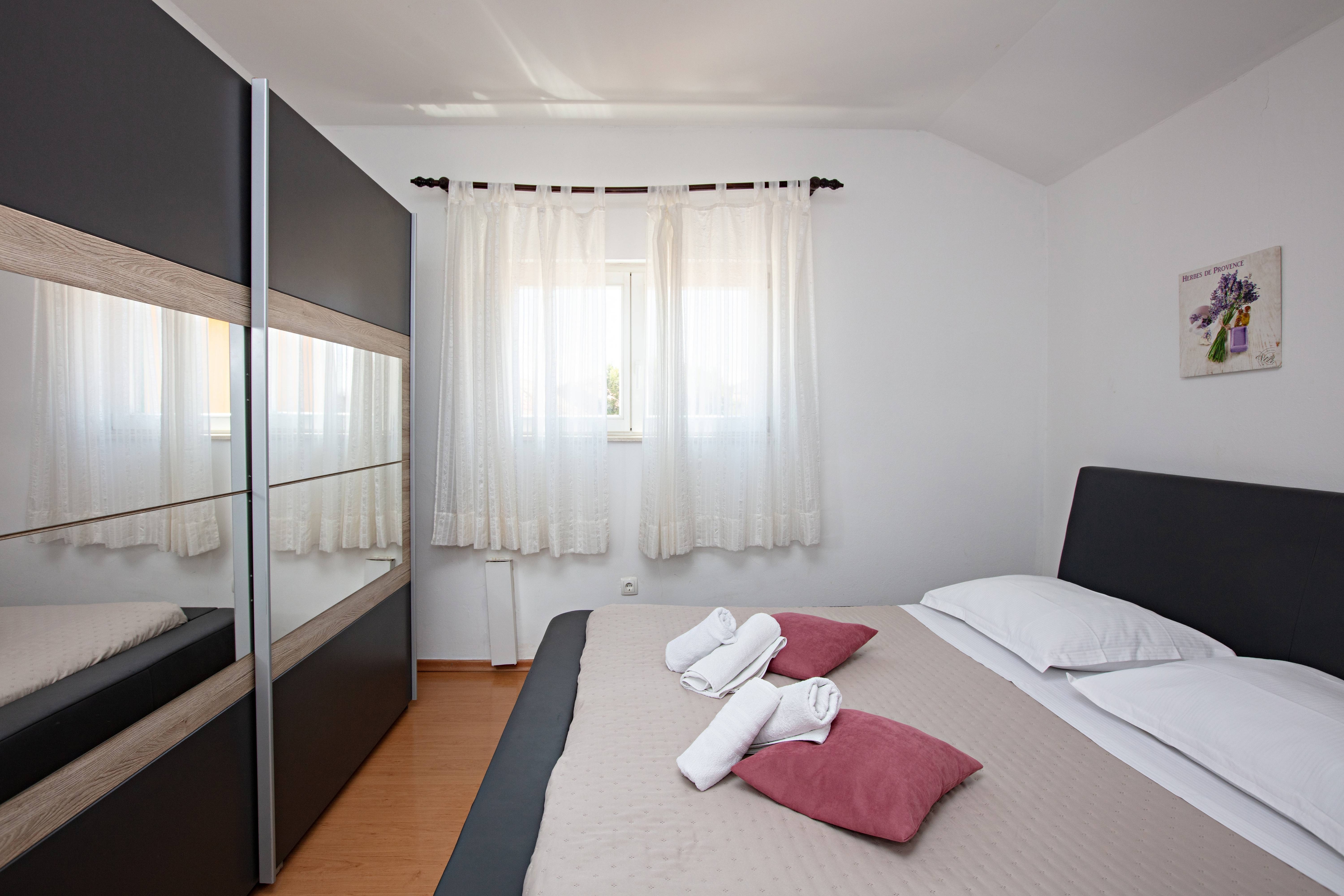 One bedroom apartment with balcony and sea view Tisno, Murter  A-a