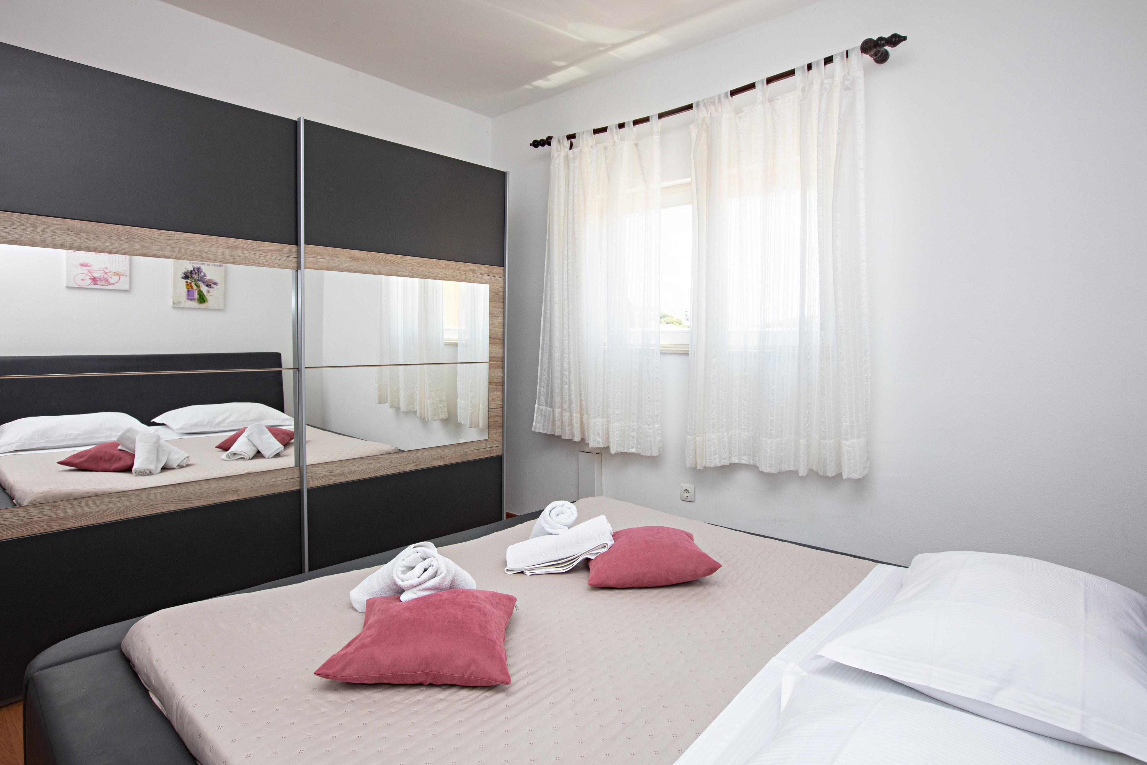 One bedroom apartment with balcony and sea view Tisno, Murter  A-a