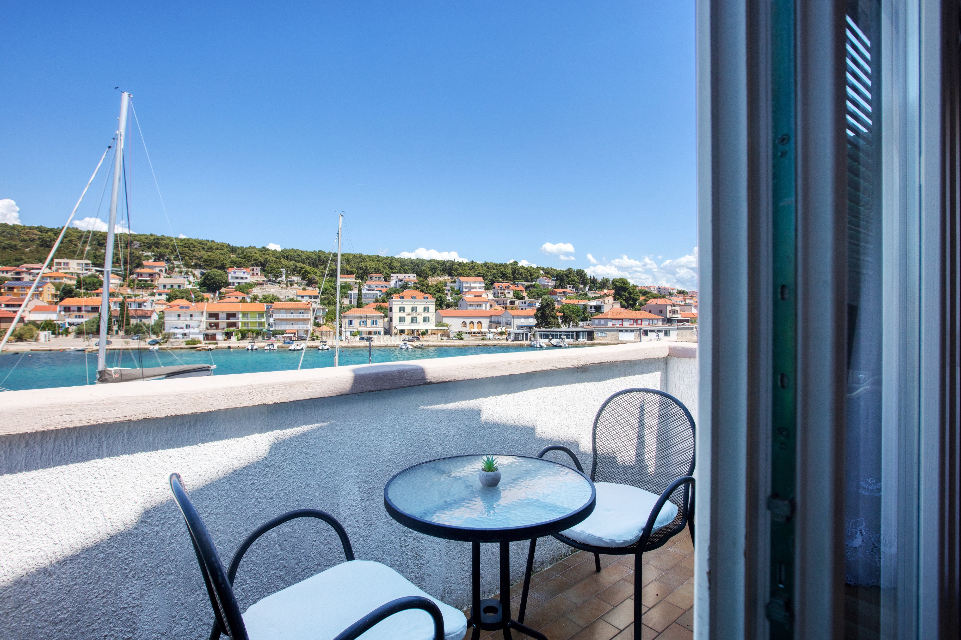 One bedroom apartment with balcony and sea view Tisno, Murter  A-b
